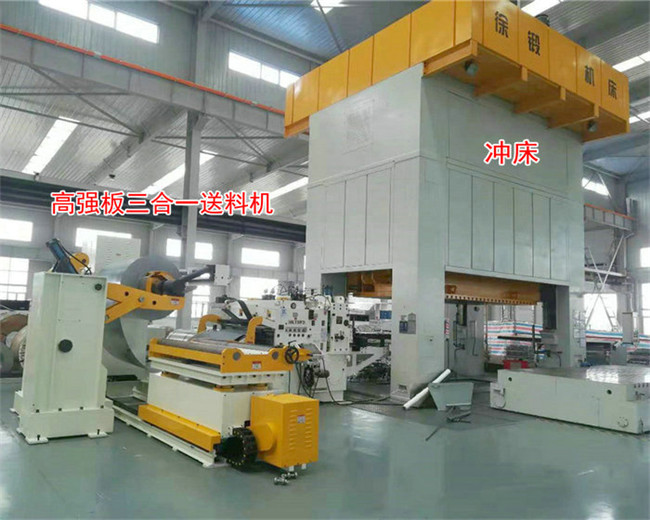 沖床裝三合一卷板自動開卷整平送料機三次元機械手自動化生產線視頻