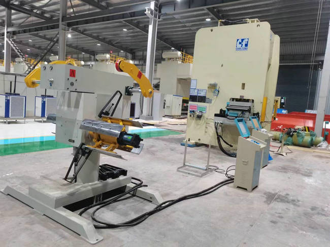 鋁殼 蓋板沖壓線 自動雙頭開卷機伺服偏擺送料機自動化生產設備