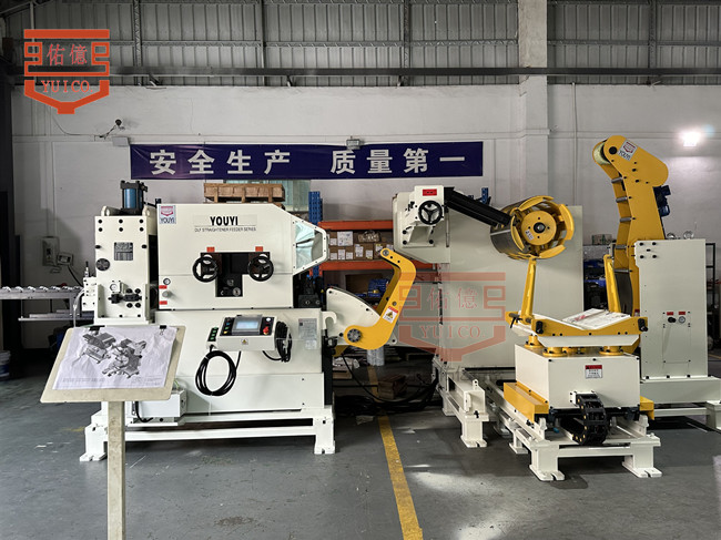 沖壓三合一送料機在沖壓自動化中如何起到節(jié)省人工提高生產(chǎn)效率的？