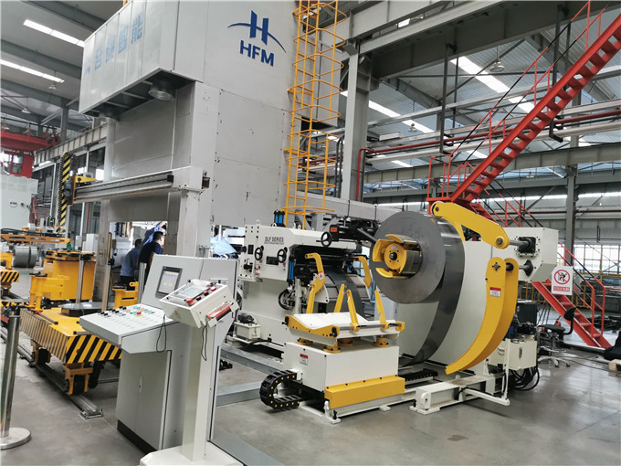 沖床三合一送料機：對比傳統分體式產線的五大優勢