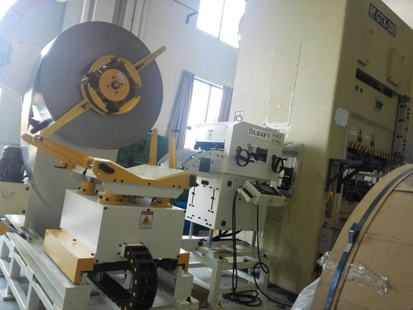 沖床三合一伺服送料機核心結構解析：設備組成與協同工作原理